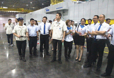 從4S店走進(jìn)工廠,他們?yōu)楸本┈F(xiàn)代產(chǎn)品質(zhì)量點贊!