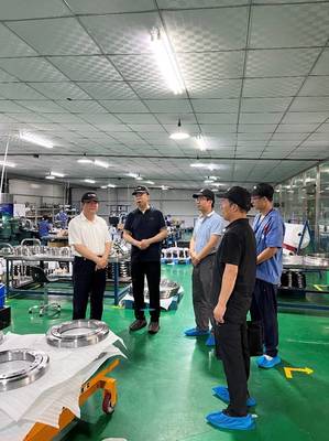 院長頡潭成一行到企業(yè)走訪調研